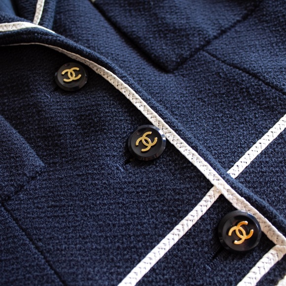 Iconic Chanel Vintage Spring 1995 Cropped Jacket - Picture 12 of 15